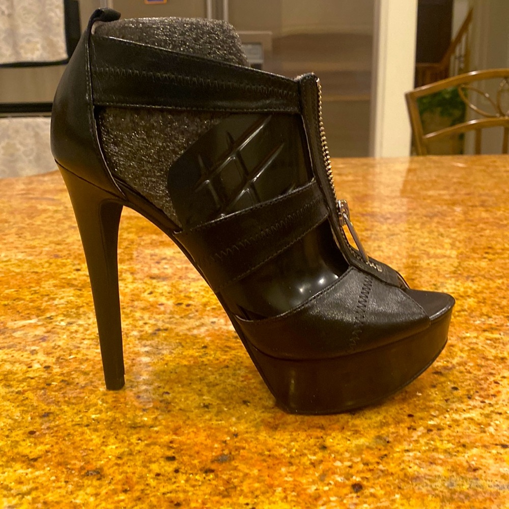 Michael Kors Black Jessie Zip Back high heels size 6 Brand New
